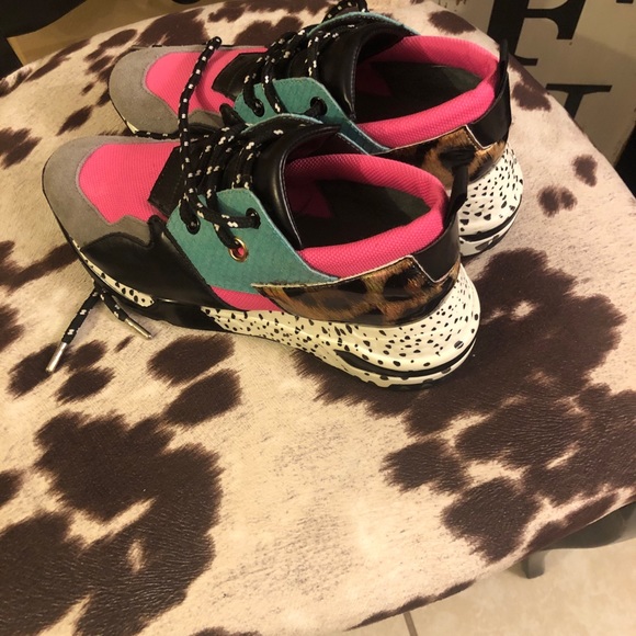 **Steve Madden’s** SZ 7.5 - Picture 3 of 9